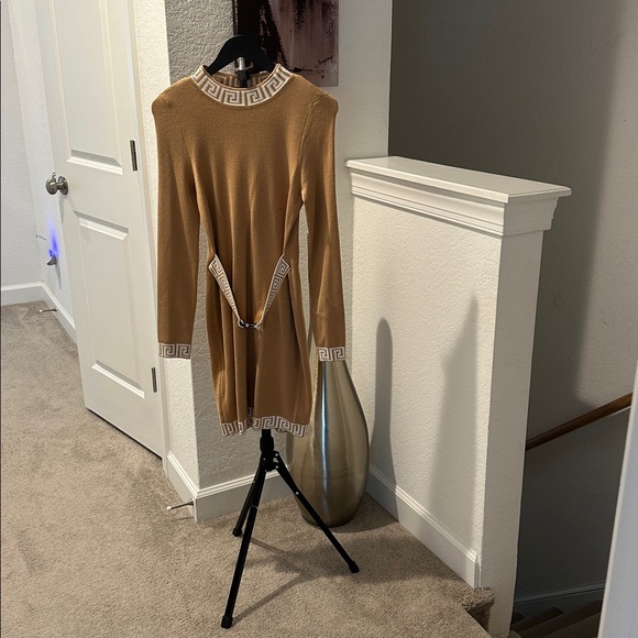 Chic Tan Long Sleeve Dress with Greek Key Design BNWOT - Picture 2 of 5